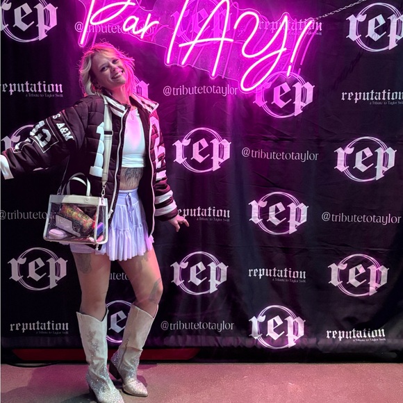 Hello Loves! - Picture 3 of 4